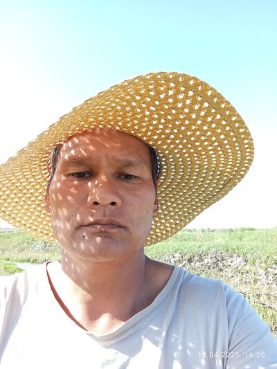  ,   Daniar, 42 ,   ,   