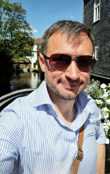  Frankfurt am Main,   Alex, 46 ,   ,   