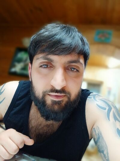  ,   Akbar, 32 ,   ,   