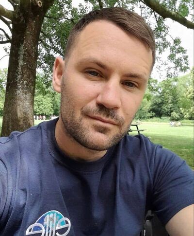  ,   Leonardo, 44 ,   c 