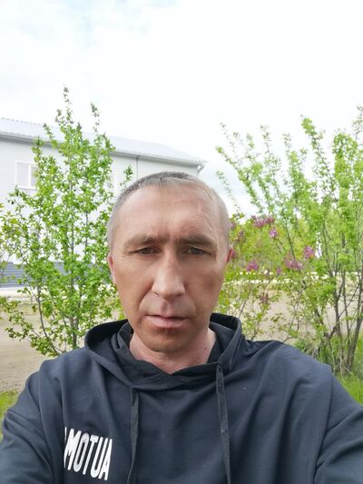  ,   Viktor, 46 ,  