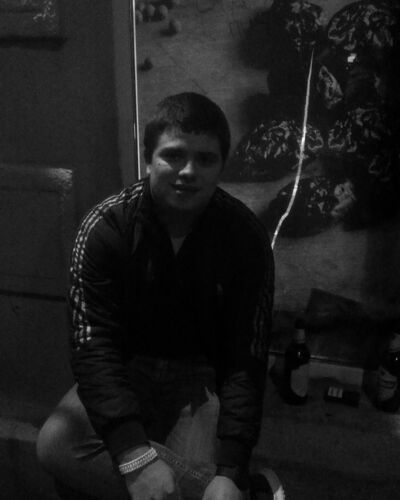  ,   Viktor, 27 ,   