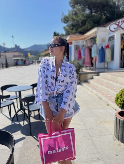  ,   Karina, 21 ,   ,   