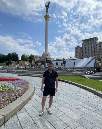  ,   Valentin, 32 ,   ,   