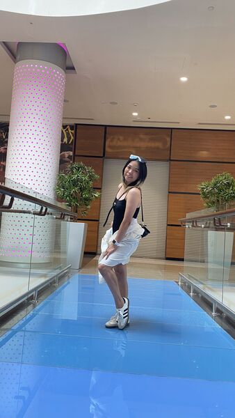  ,   Elle, 41 ,   c 