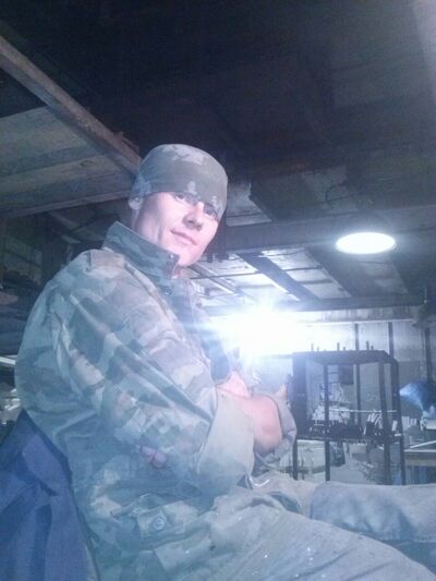  ,   Viktor, 42 ,   
