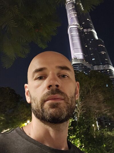  ,   Artur, 39 ,     , c 