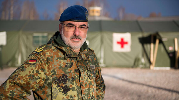  Frankfurt am Main,   John Raymond, 63 ,   ,   