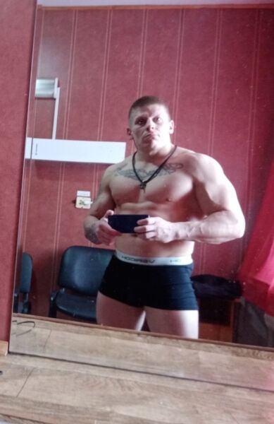  ,   Aleks Trener, 32 ,     , c 