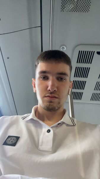  ,   Artur, 20 ,     , c , 