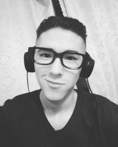  ,   Mustafo, 27 ,   