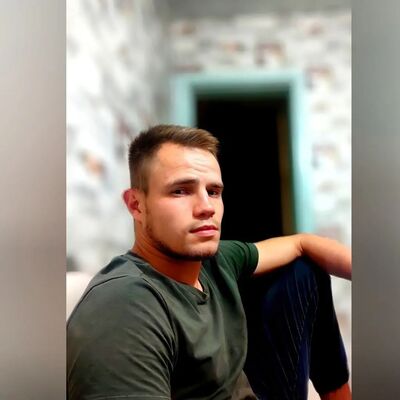  -,   Maxim, 28 ,   ,   , c 