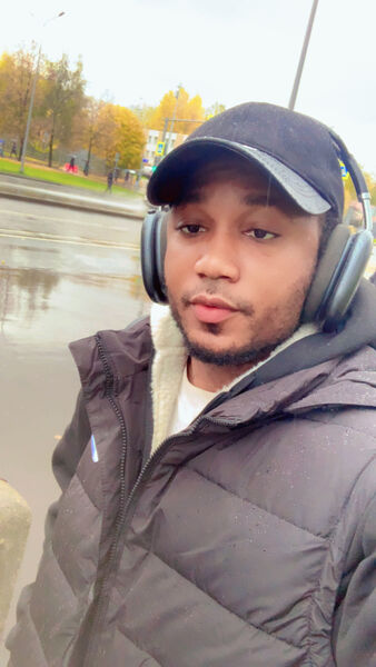  ,   Dieu merci, 27 ,   ,   