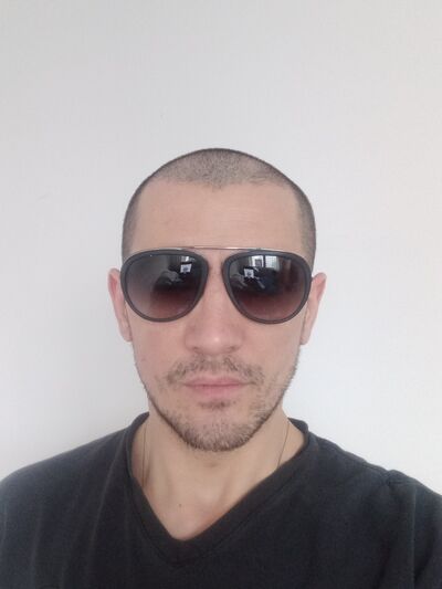  ,   Artur, 42 ,   ,   