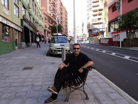  ,   Viktor, 52 ,   