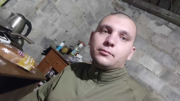  ,   Den, 35 ,   ,   