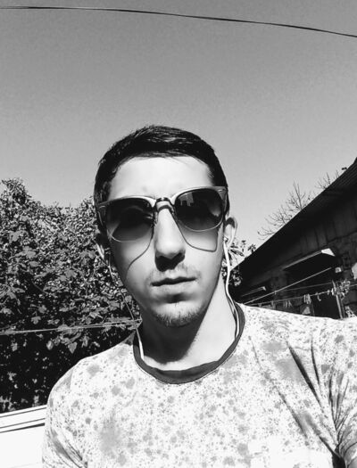  ,   Aleks, 29 ,   
