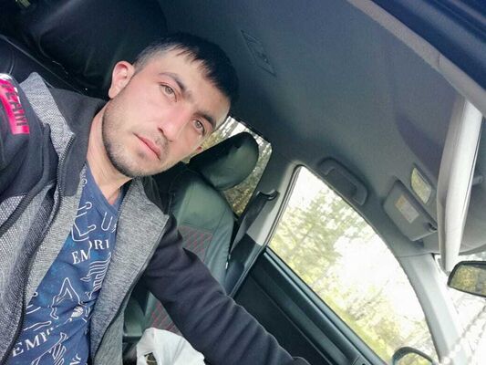  ,   Artur, 41 ,   ,   