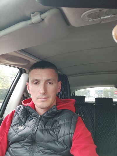 ,   Viktor, 42 ,   ,   