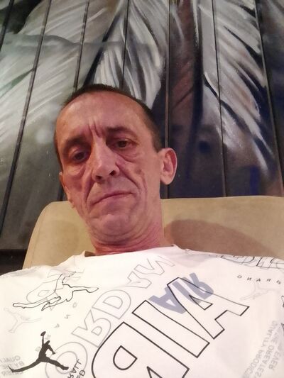  ,   Viktor, 54 ,   c 