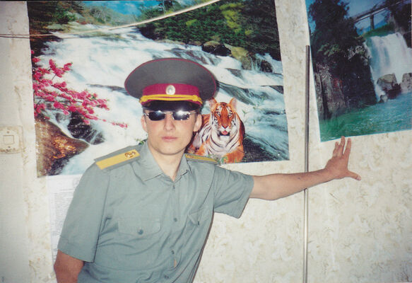  ,   Viktor, 39 ,   