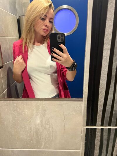  ,   Violetta, 33 ,   ,   