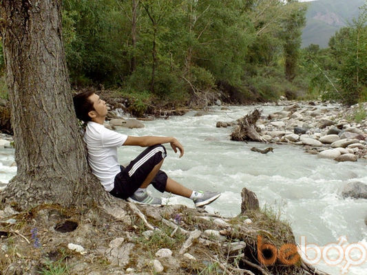  ,   Ulan, 32 ,  