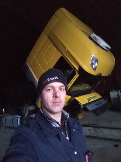  ,   Viktor, 32 ,   ,   , c 