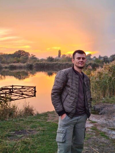  ,   Viktor, 32 ,   ,   
