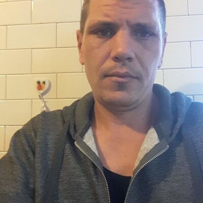  ,   Valik, 41 ,  