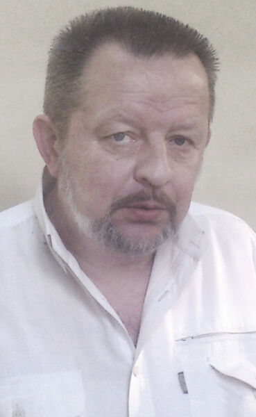  ,   Viktor, 70 ,  
