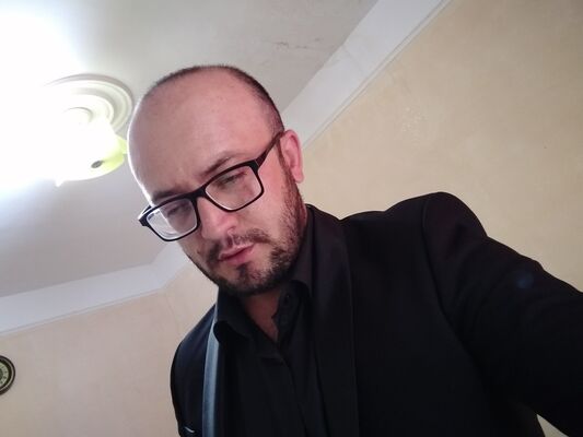  ,   Oybek, 40 ,     , c , 