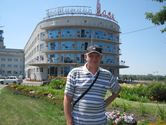  ,   Wiktor, 56 ,   