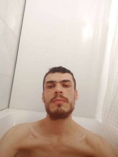  ,   Robert, 28 ,   