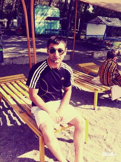  ,   Simon, 33 ,   