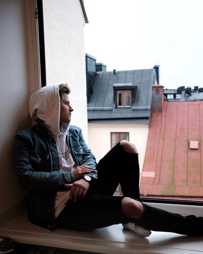  ,    A Zelencov, 32 ,   ,   