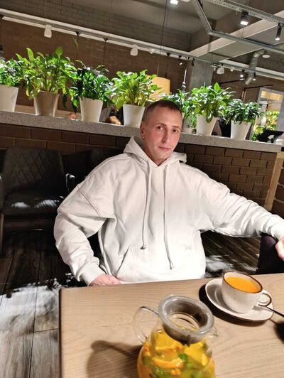  ,   Viktor, 38 ,   ,   