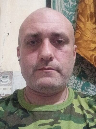  ,   Pavel, 44 ,   , 