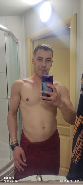  ,   Viktor, 32 ,   ,   
