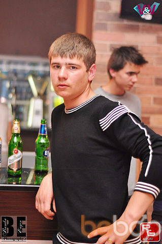  ,   Tudor, 32 ,   