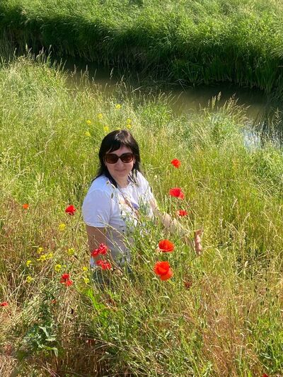  ,   Mila, 46 ,   c 