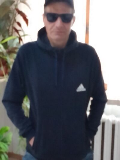  ,   Viktor, 48 ,   