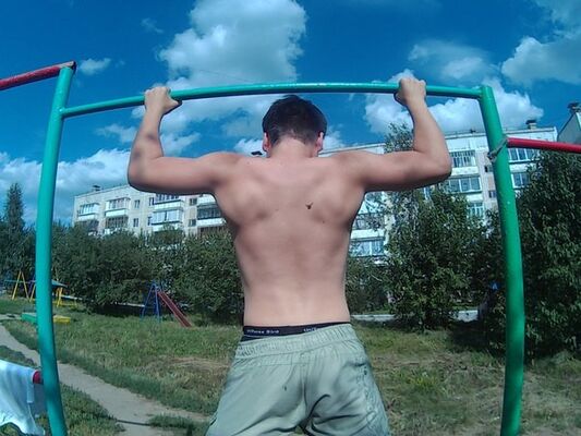  ,   Artur, 28 ,   