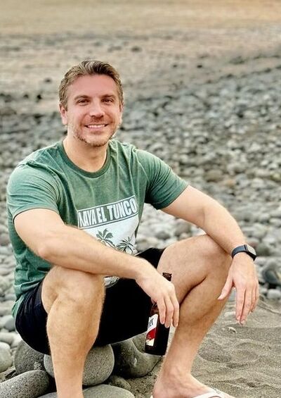  ,   Steve , 49 ,   ,   