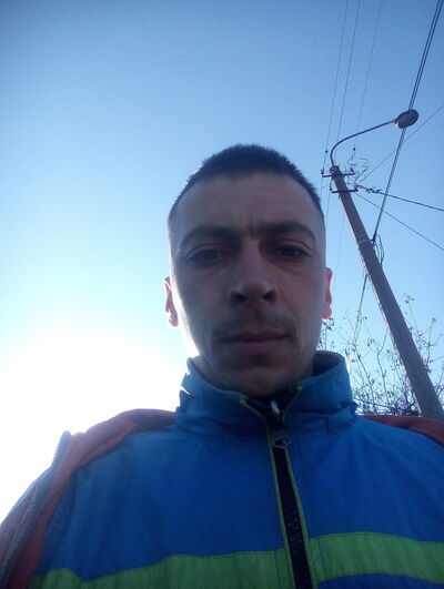  ,   Oleg, 32 ,   