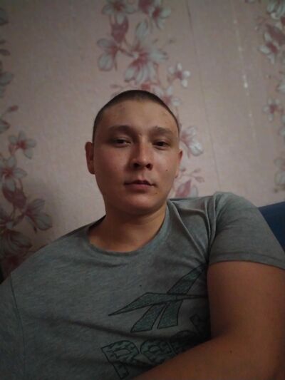  ,   Artur, 28 ,   ,   