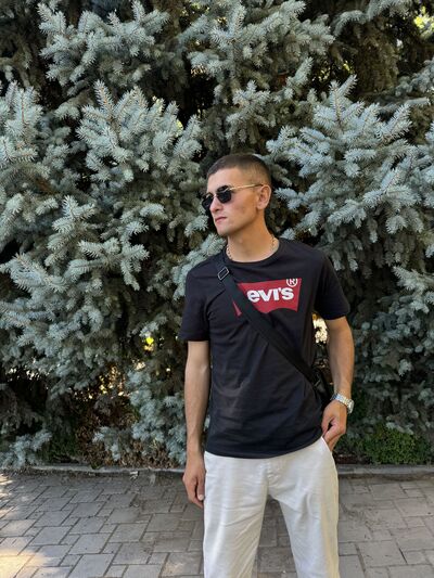  ,   Armen, 21 ,   ,   