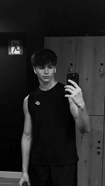  ,   Lucas, 21 ,   ,   