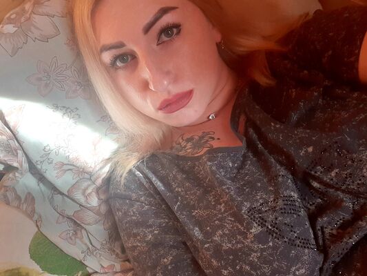  ,   Lilit, 33 ,     