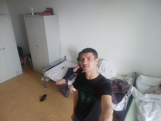  ,   Valentine, 32 ,   ,   
